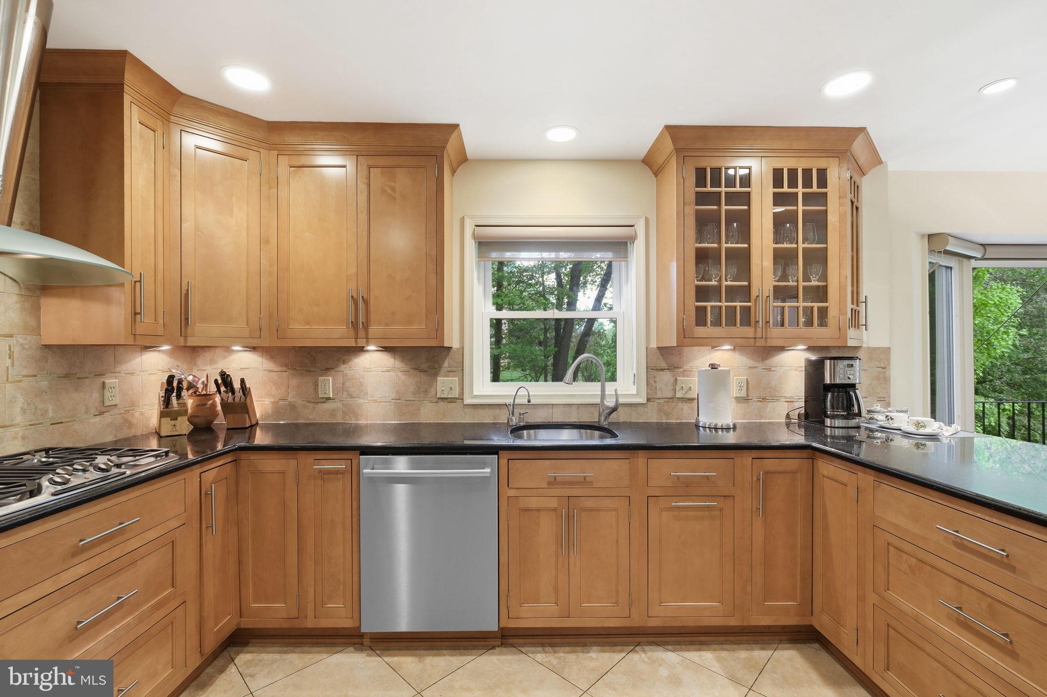 9437 Reach Road Potomac, MD 20854 - Photo 11 of 57 Gourmet Kitchen