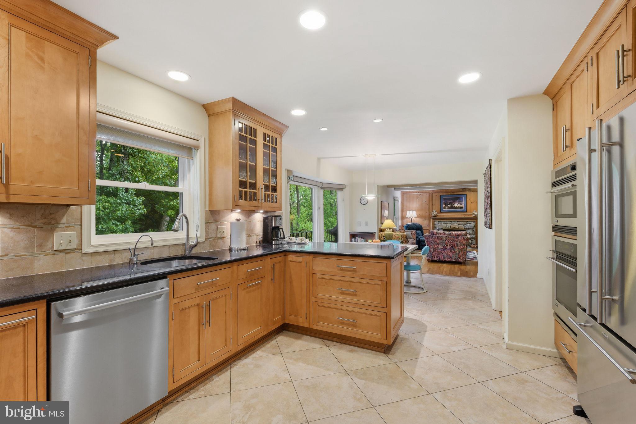 9437 Reach Road Potomac, MD 20854 - Photo 13 of 57 Gourmet Kitchen