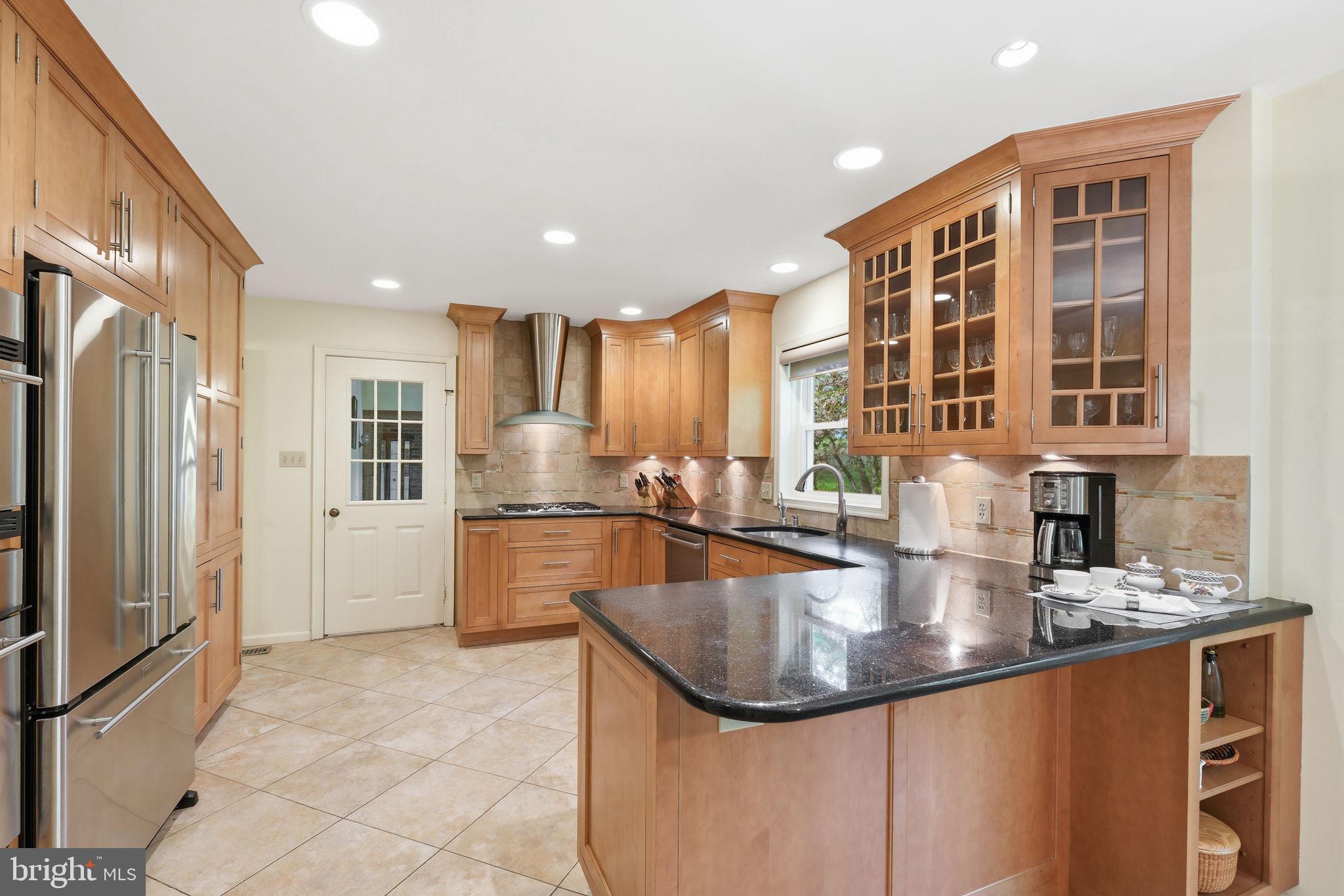 9437 Reach Road Potomac, MD 20854 - Photo 10 of 57 Gourmet Kitchen