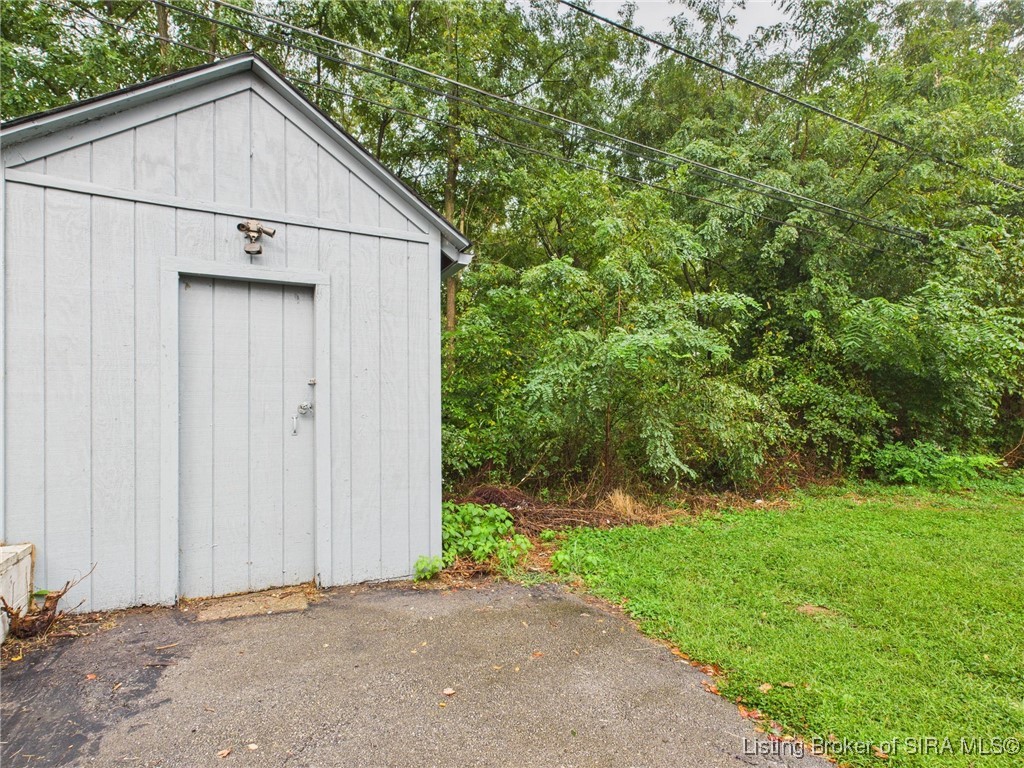 135 Spring Street Charlestown, IN 47111 - Photo 28 of 36 Shed