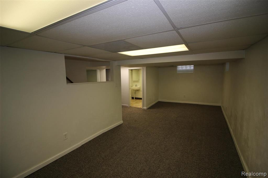 24080 Colgate Street Dearborn Heights, MI 48125 - Photo 27 of 32