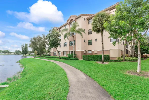 $274,500 | 4400 Northwest 30th Street, Unit 328, Pompano Beach, FL 33066
