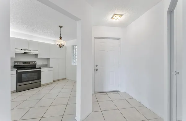 $274,500 | 4400 Northwest 30th Street, Unit 328, Pompano Beach, FL 33066