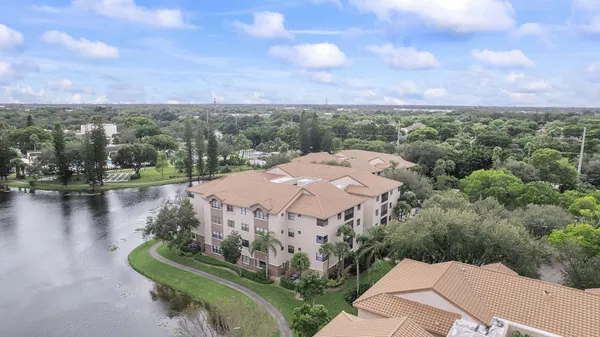 $274,500 | 4400 Northwest 30th Street, Unit 328, Pompano Beach, FL 33066