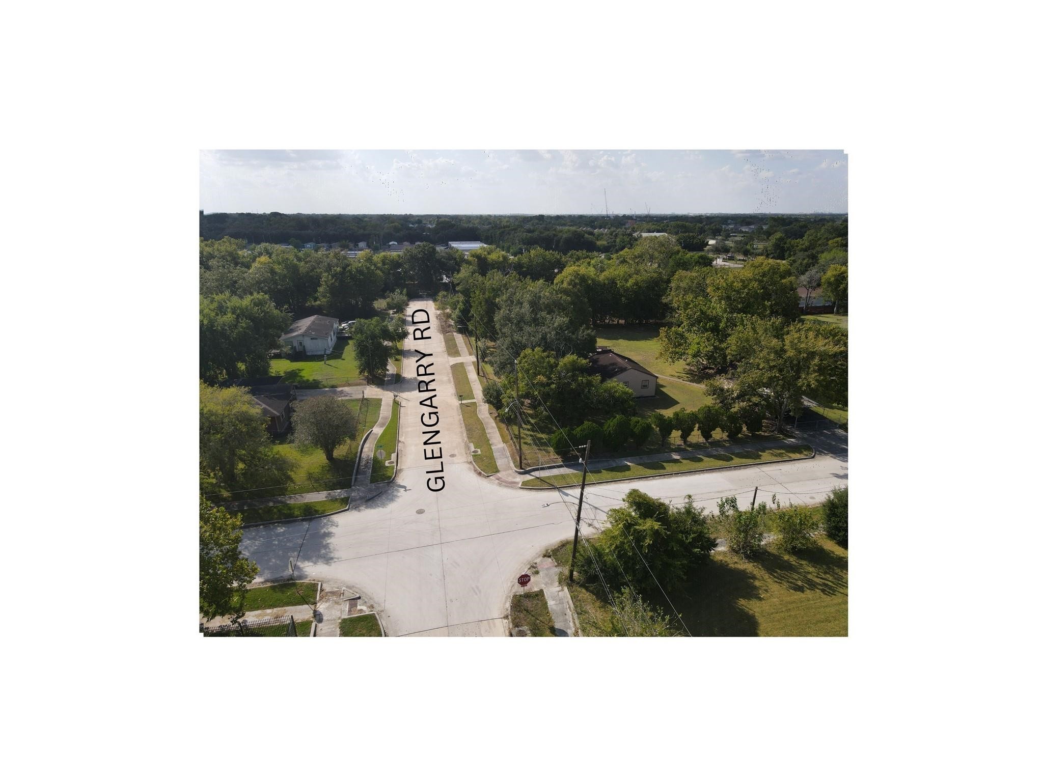 4533 Glengarry Road Houston, TX 77048 - Photo 5 of 6