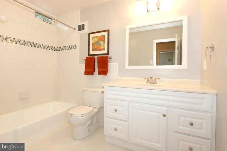 8515 West Howell Road Bethesda, MD 20817 - Photo 22 of 30 NEW Bath w/tub