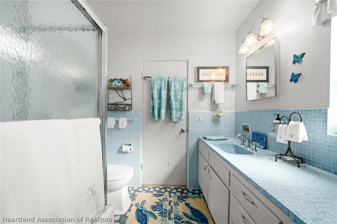 325 Sunset Road Frostproof, FL 33843 - Photo 38 of 48 a spacious bathroom with a sink double vanity granite and a shower