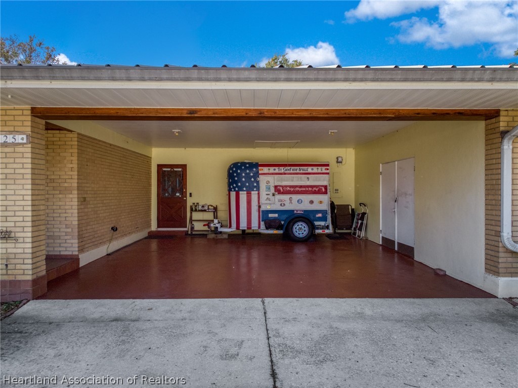 325 Sunset Road Frostproof, FL 33843 - Photo 7 of 48 a view of a indoor porch