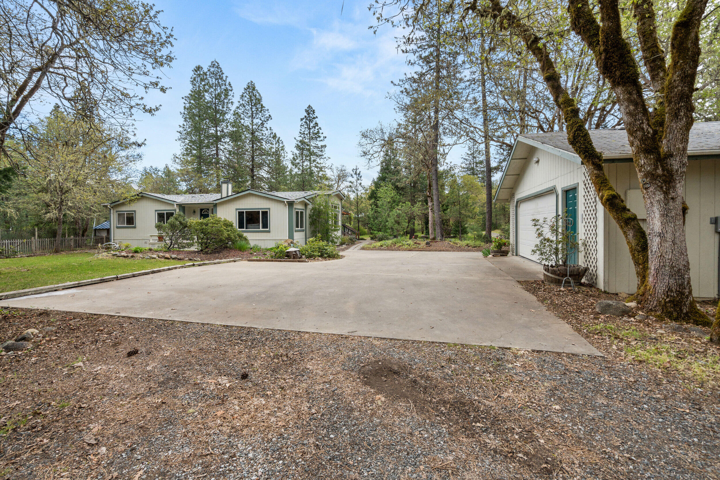 6301 Rockydale Road Cave Junction, OR 97523 - Photo 5 of 56 Gallery Image 5