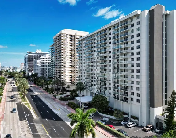 $2,900 | 5701 Collins Avenue, Unit 505, Miami Beach, FL 33140