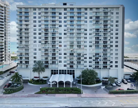 $2,900 | 5701 Collins Avenue, Unit 505, Miami Beach, FL 33140