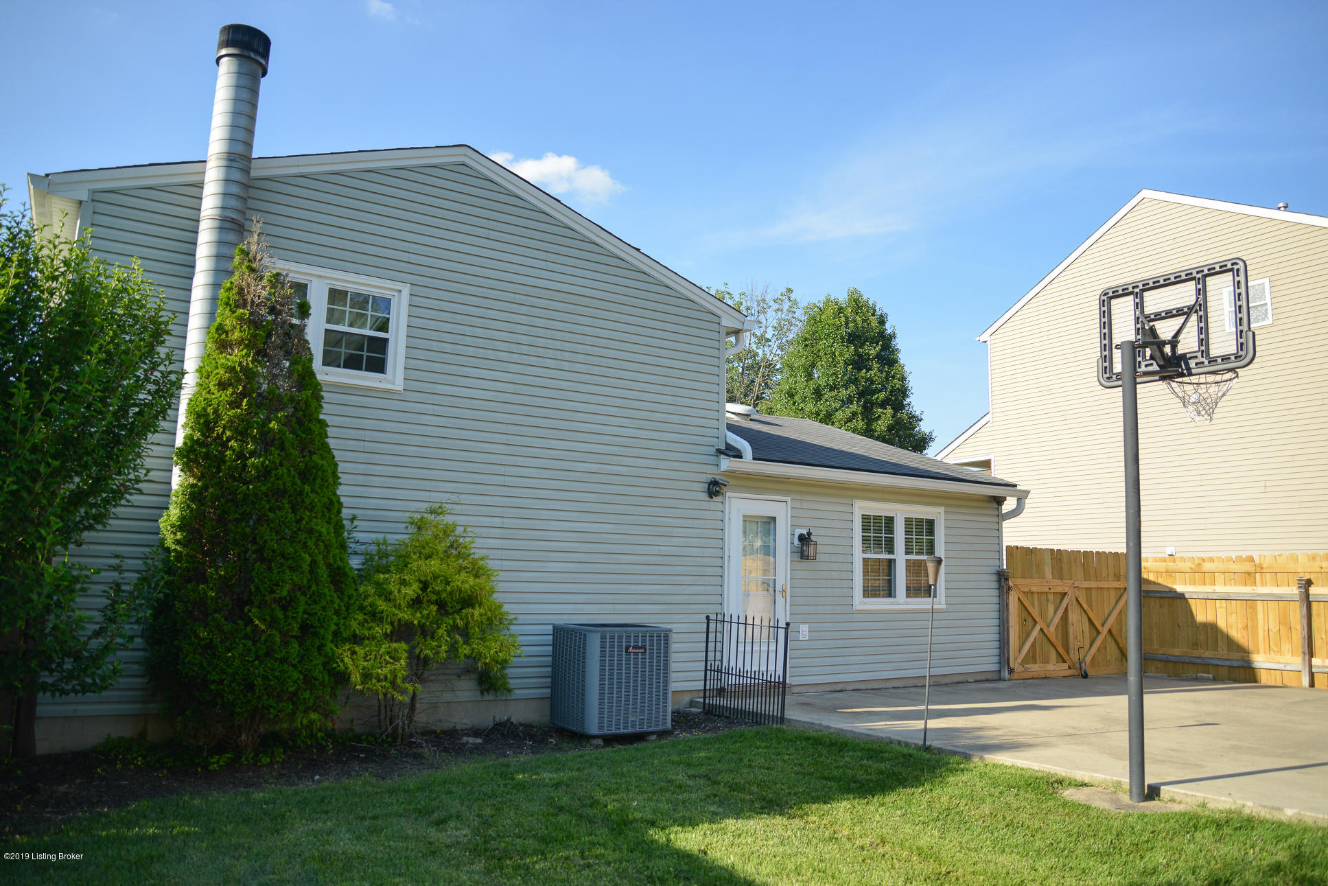 5112 Queens Castle Road Louisville, KY 40229 - Photo 28 of 35 5112_QueenCastleRd-32