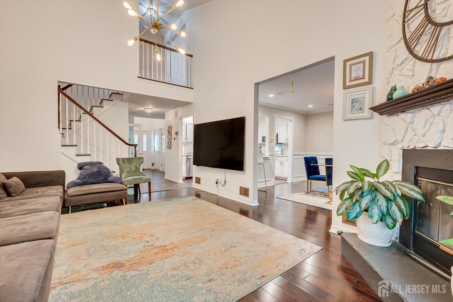 162 Coppertree Court Edison, NJ 08820 - Photo 4 of 35