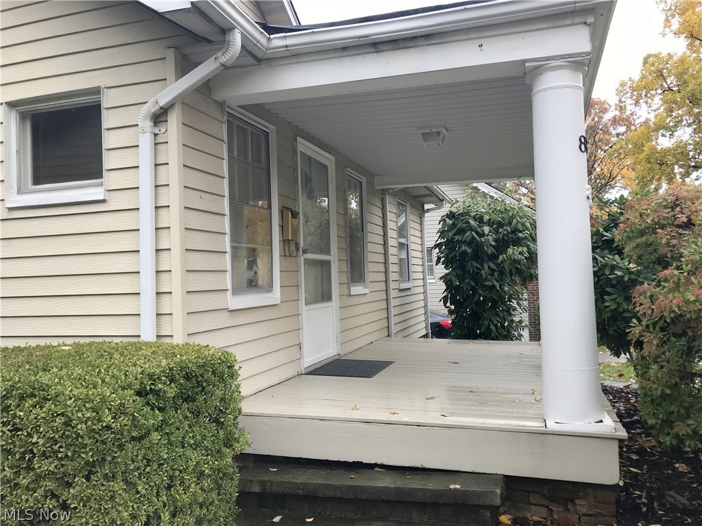 888 Montford Road Cleveland, OH 44121 - Photo 2 of 31