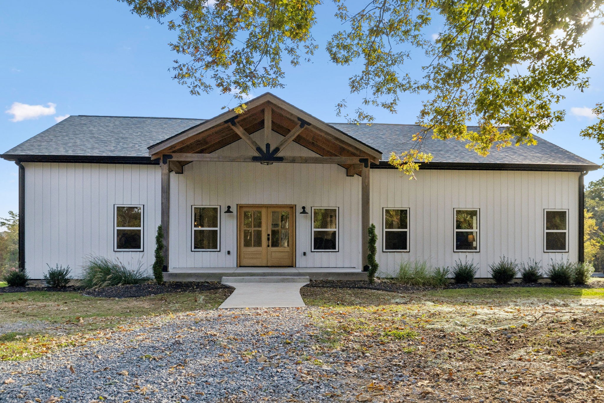 6060 Washer Road Lyles, TN 37098 - Photo 43 of 43 a front view of a house with garden