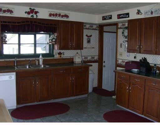 24 Carlisle Road Transfer, PA 16154 - Photo 8 of 18 Kitchen.