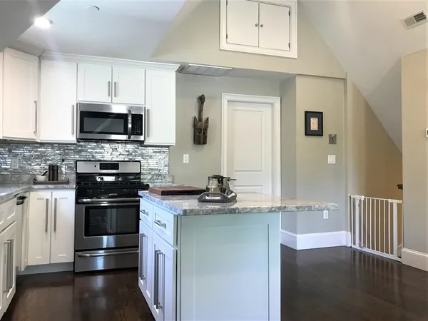 $4,500 | 27 Albion Street, Unit 3, Somerville, MA 02143