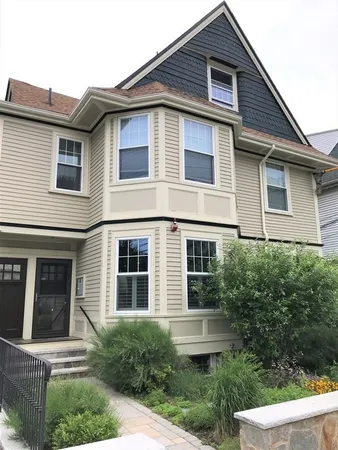 $4,500 | 27 Albion Street, Unit 3, Somerville, MA 02143