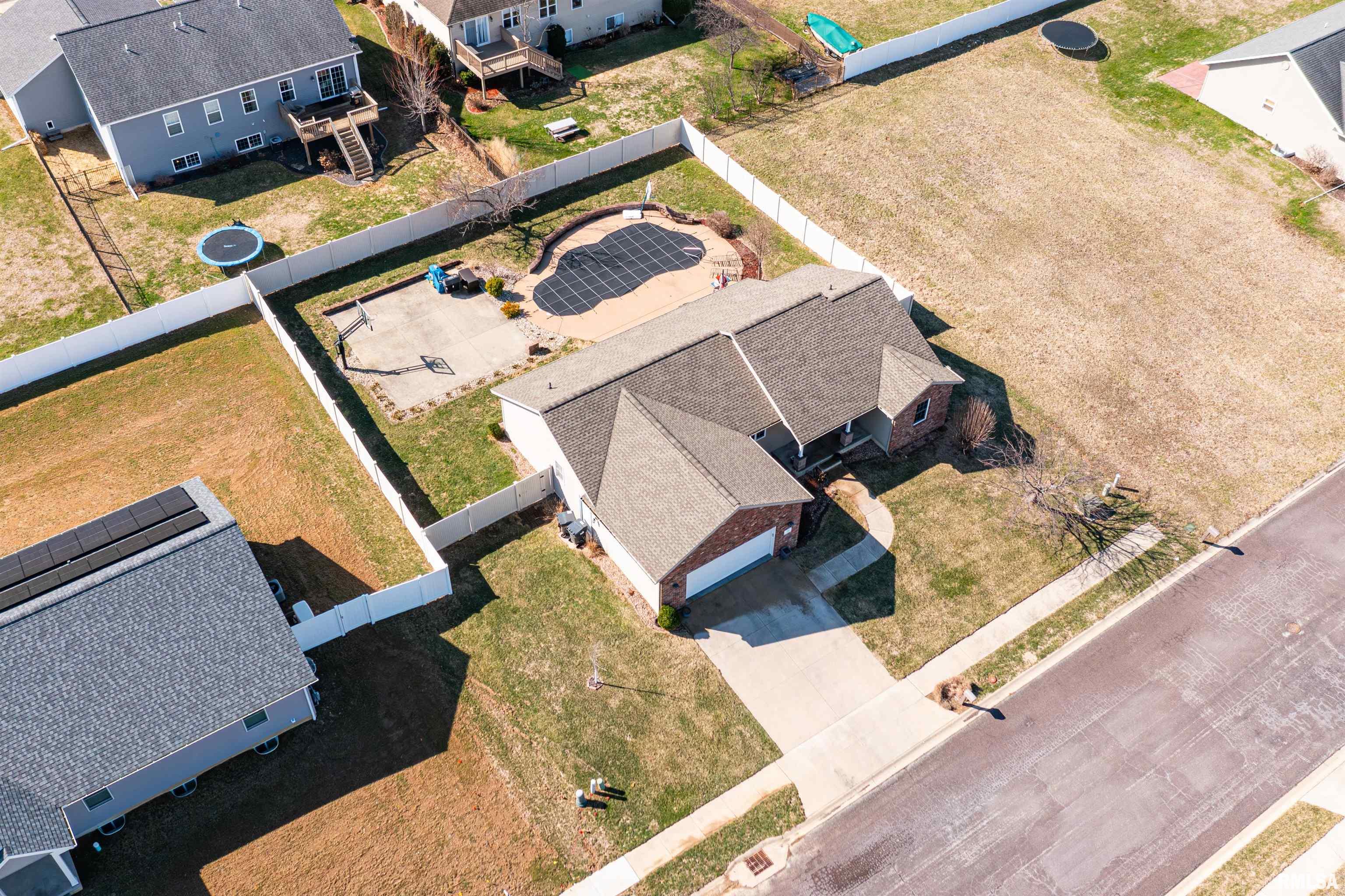 26 Osprey Court Pekin, IL 61554 - Photo 4 of 57