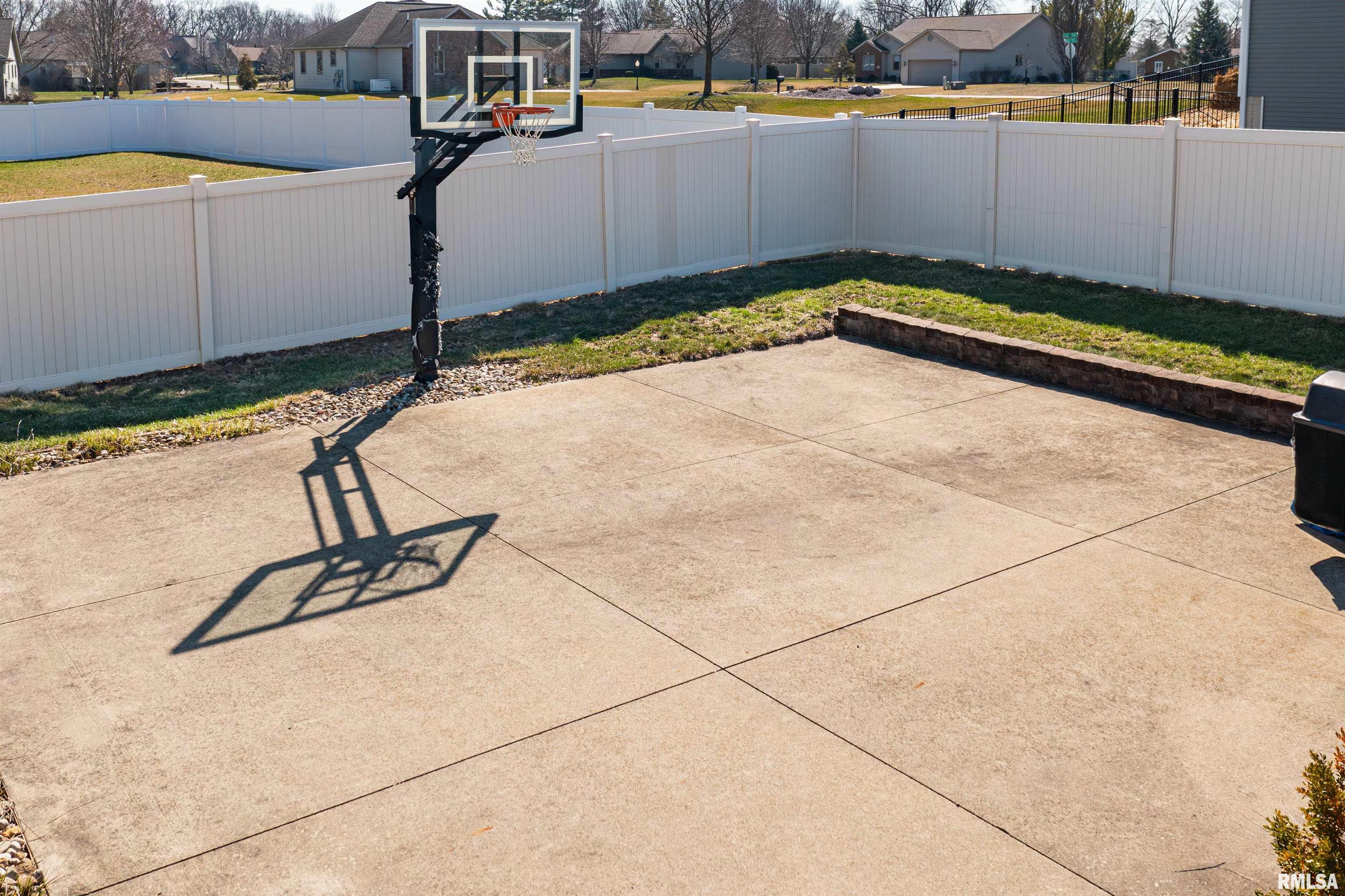 26 Osprey Court Pekin, IL 61554 - Photo 8 of 57