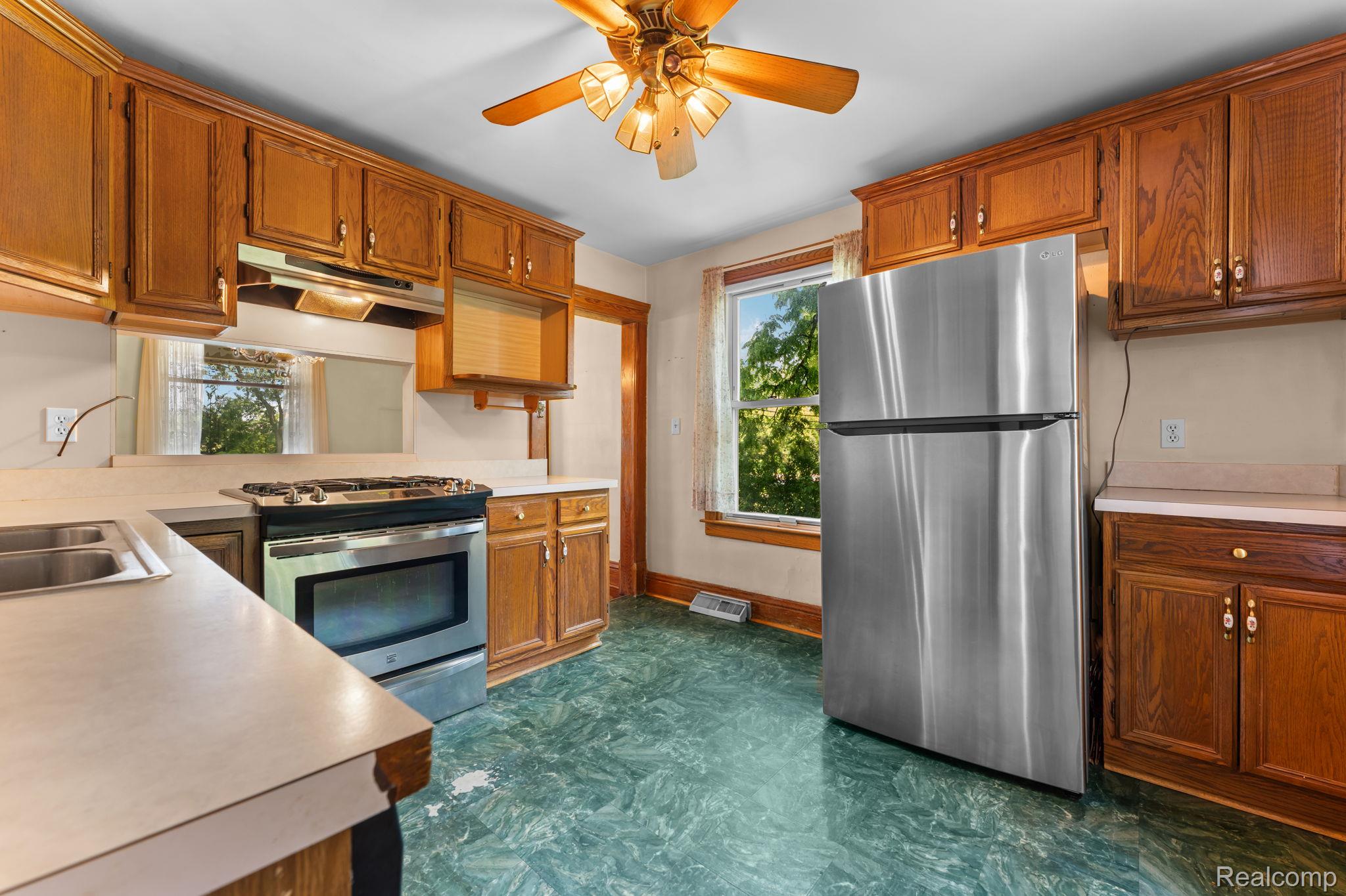 138 East Square Lake Road Troy, MI 48085 - Photo 14 of 55 18-web-or-mls-DSC01082.jpg