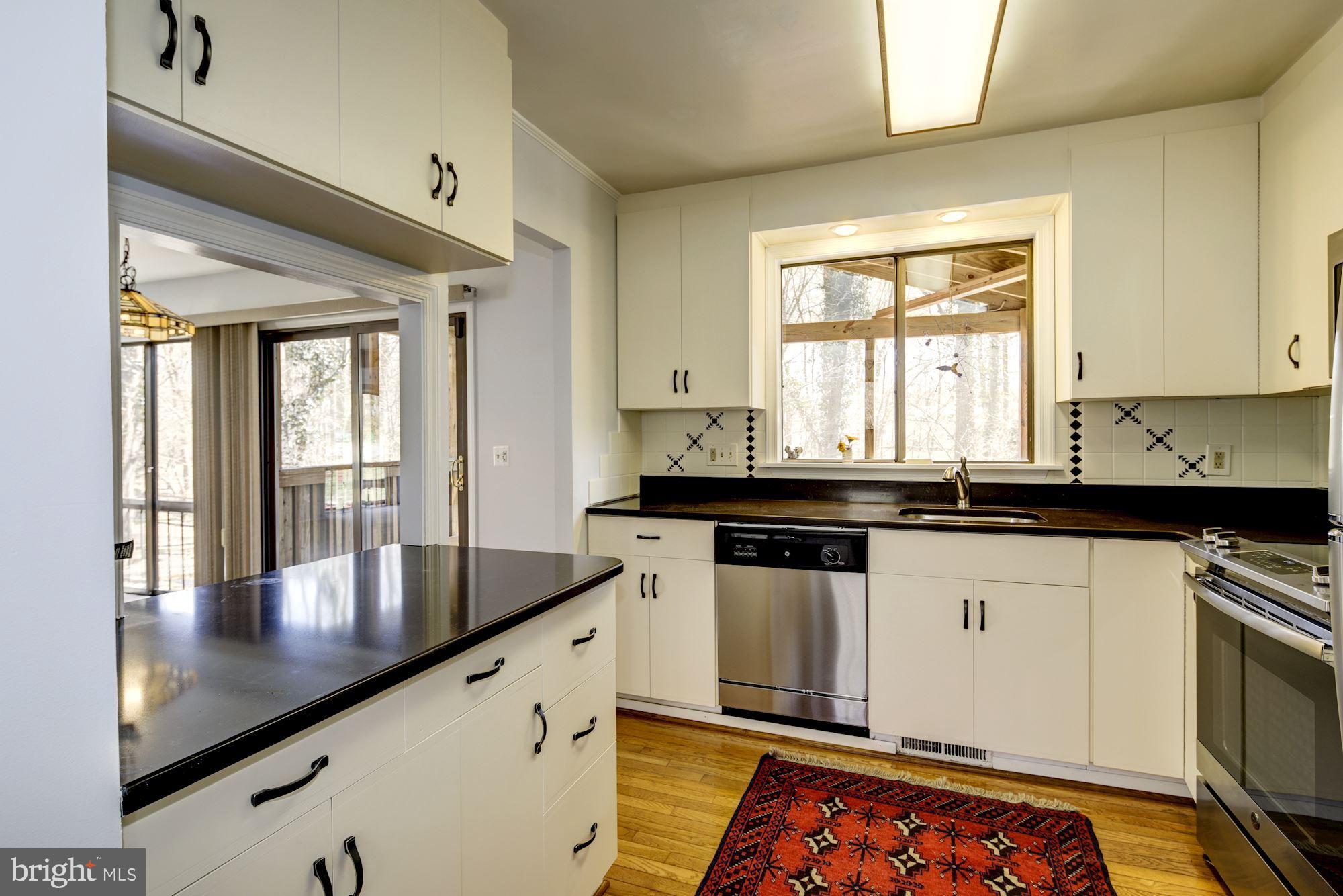 9510 Good Lion Road Columbia, MD 21045 - Photo 20 of 63 LOTS OF WINDOWS FOR DESIRED LIGHT