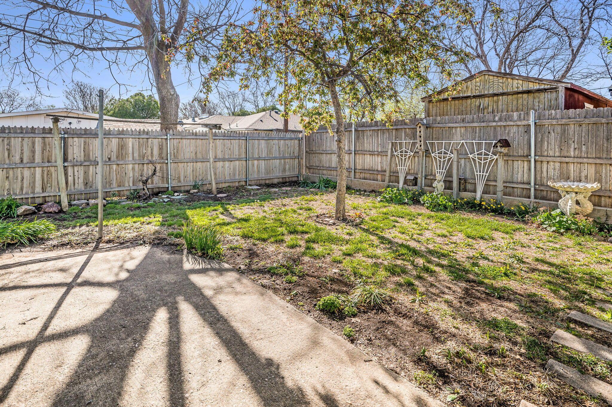 4701 Mesa Circle Amarillo, TX 79109 - Photo 19 of 20 a view of a yard with wooden fence