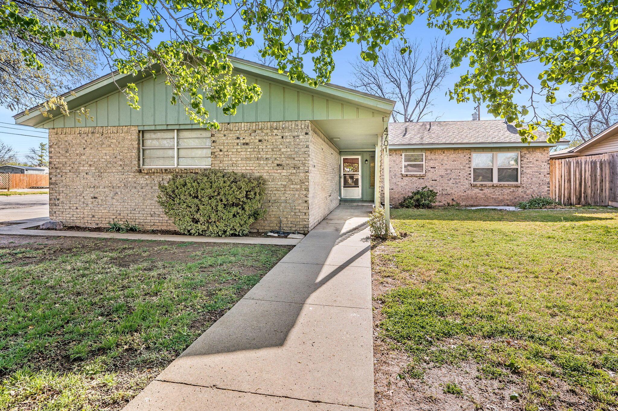4701 Mesa Circle Amarillo, TX 79109 - Photo 2 of 20 a view of a back yard of the house