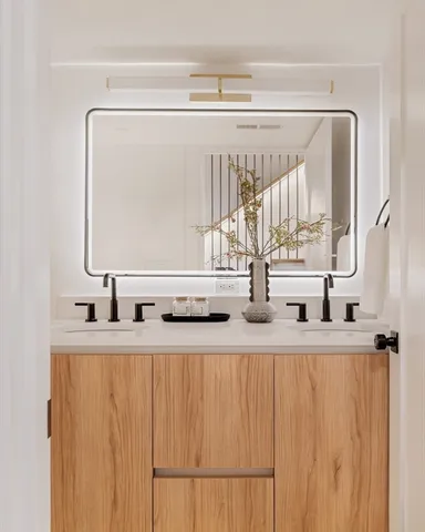 $1,195,000 | 1618 Beacon Street, Unit 1, Brookline, MA 02446