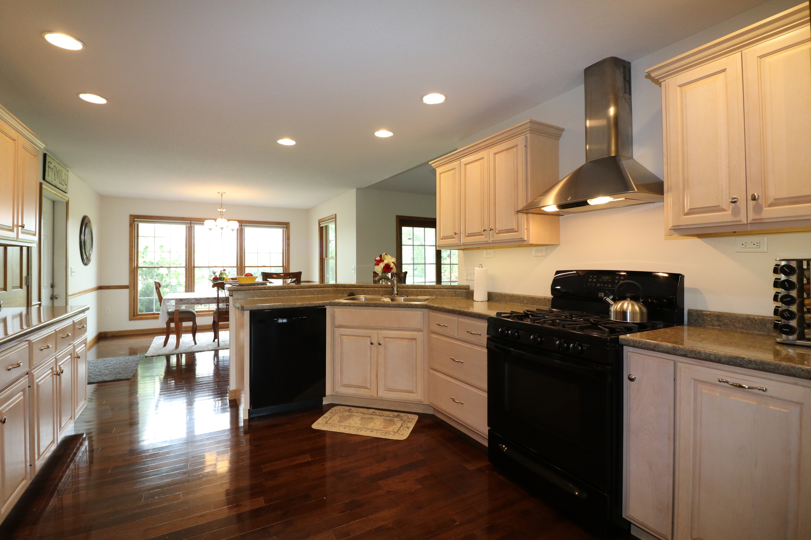 8233 Township Road Clinton, IL 61727 - Photo 6 of 23
