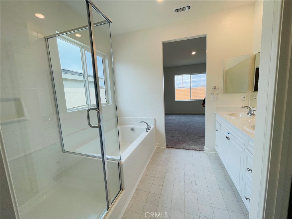 19770 Barnfield Place Riverside, CA 92507 - Photo 20 of 22 a bathroom with a bathtub and a walk in closet