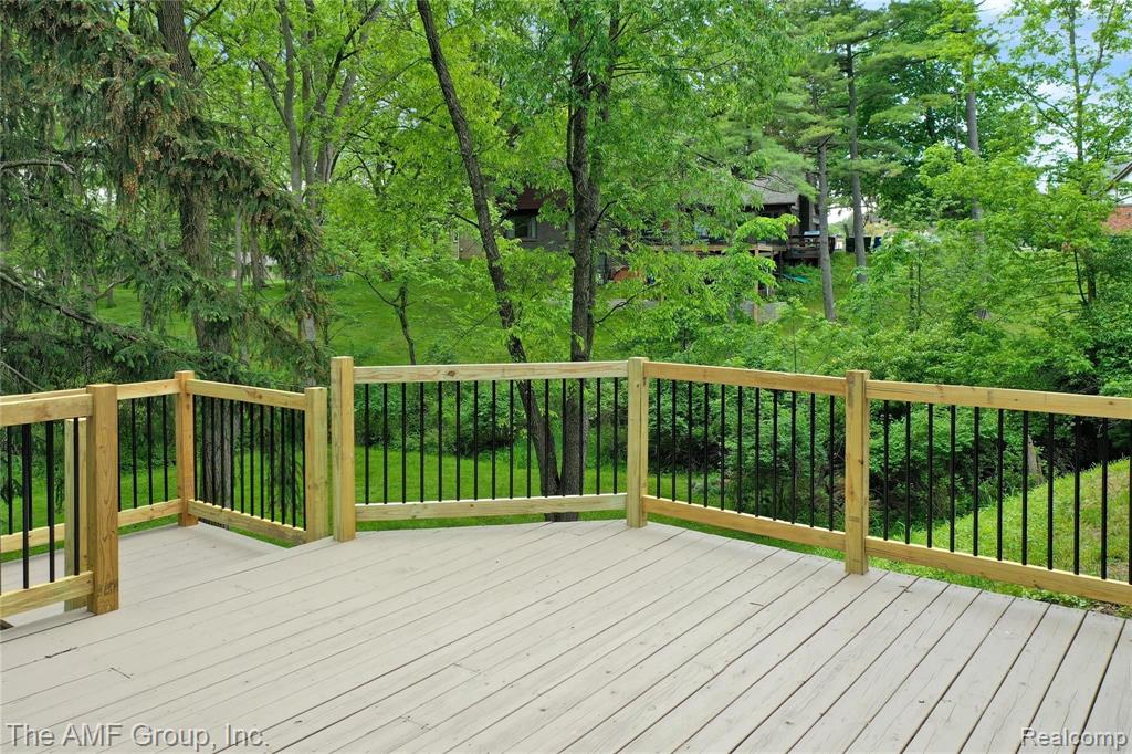 2695 Dutton Road Rochester Hills, MI 48306 - Photo 32 of 41