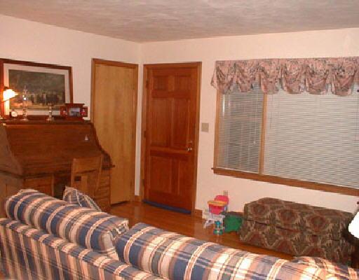 521 Olney Road Vinton, VA 24179 - Photo 3 of 5 a bedroom with a bed and a dresser
