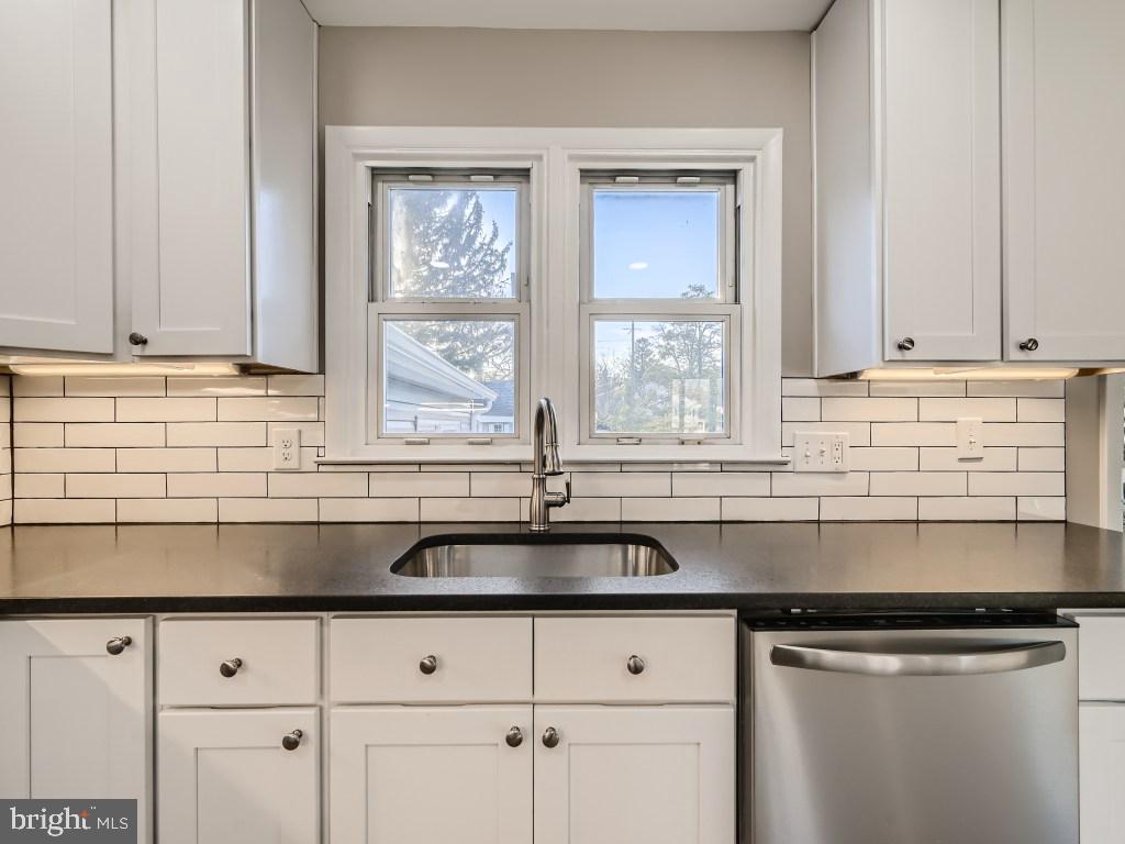 8404 Saunders Road Lutherville-Timonium, MD 21093 - Photo 11 of 33 Kitchen