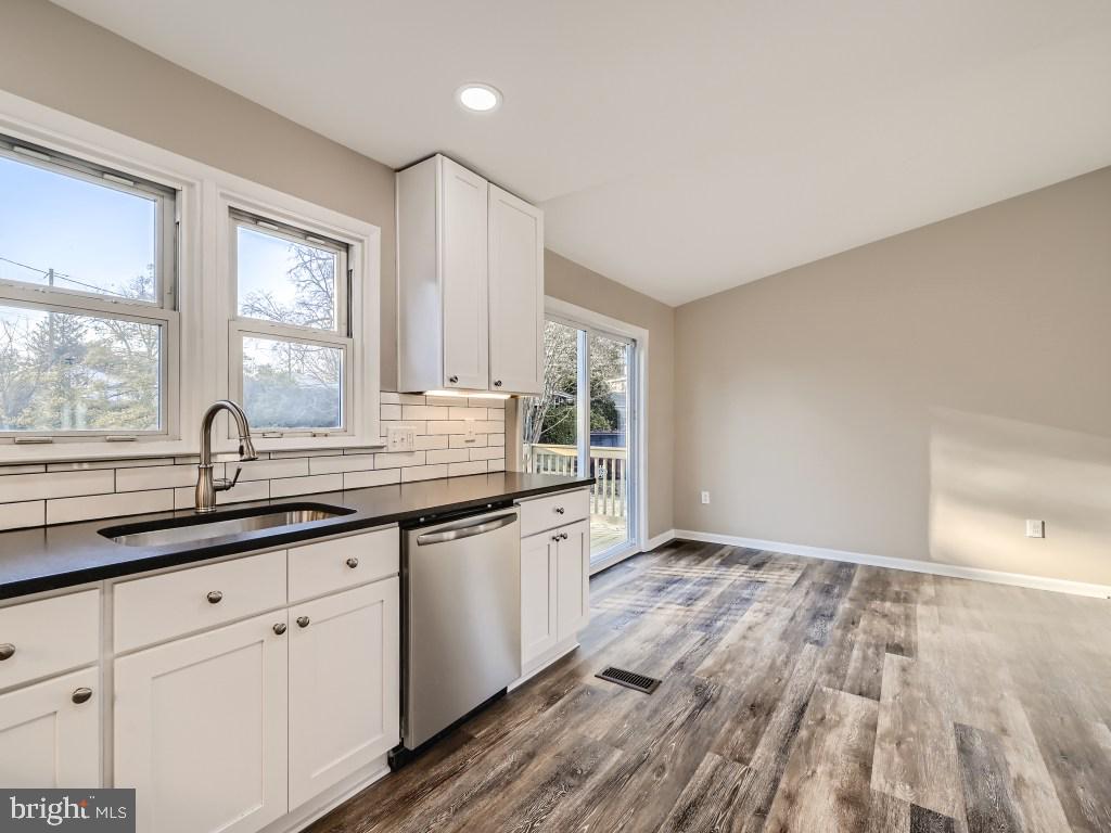 8404 Saunders Road Lutherville-Timonium, MD 21093 - Photo 12 of 33 Kitchen