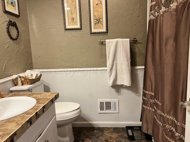 415 North Azalea Street Booker, TX 79005 - Photo 4 of 12 409 hall bath