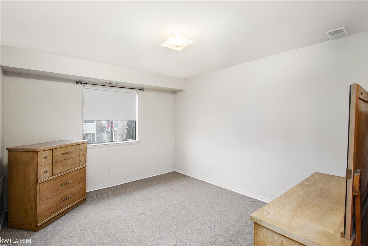 43298 Mound Road Sterling Heights, MI 48314 - Photo 7 of 15 50064604-6.JPG