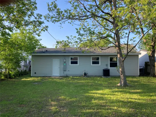 $1,600 | 2627 32nd Avenue North, Texas City, TX 77590
