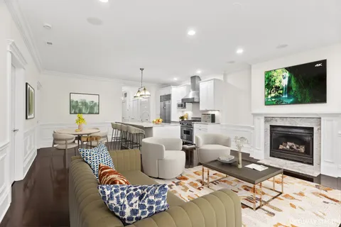 $675,000 | 2222 West Belmont Avenue, Unit 301, Chicago, IL 60618