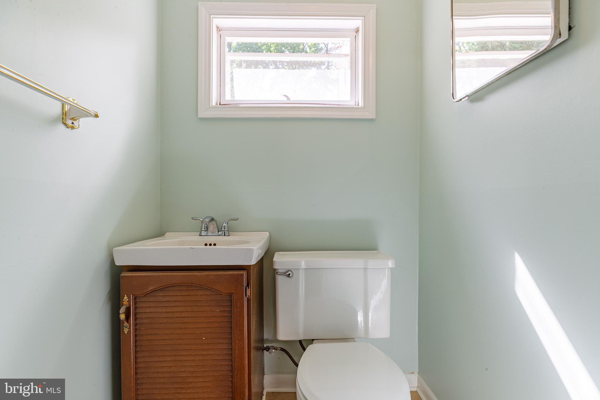 506 River Road Wilmington, DE 19809 - Photo 12 of 48 Half Bath Downstairs