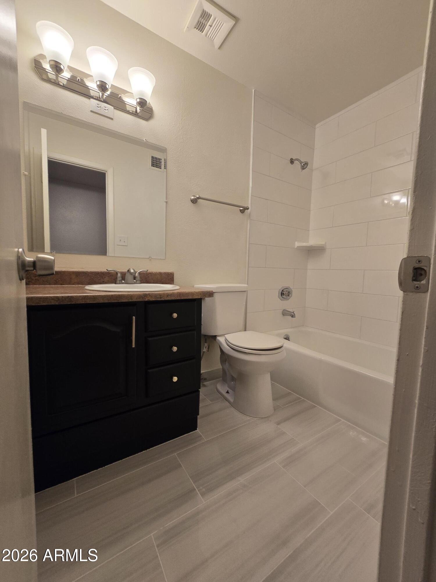 3339 West Cholla Street Phoenix, AZ 85029 - Photo 13 of 20 20260404_065638