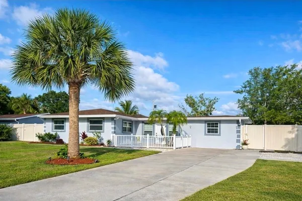 $400,000 | 6316 Fairway Boulevard, Apollo Beach, FL 33572