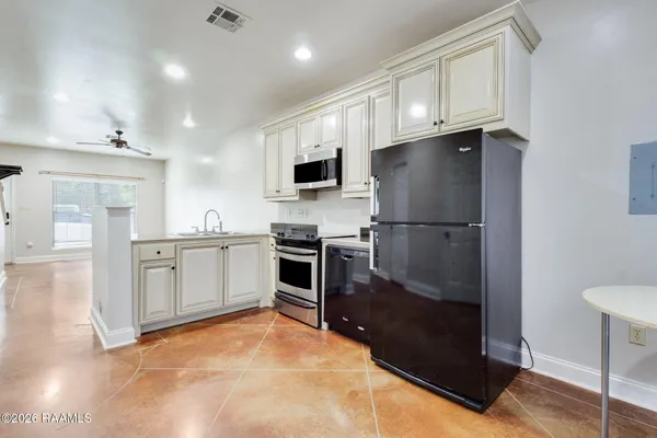 $1,900 | 300 Roosevelt Street, Unit A, Lafayette, LA 70501