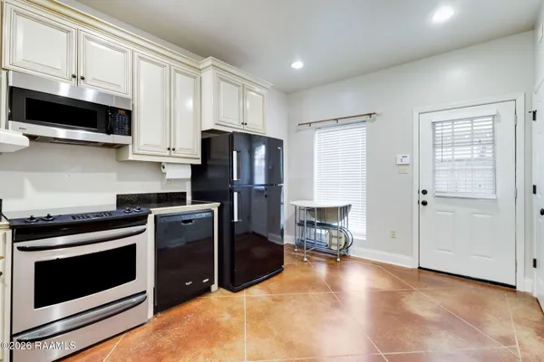 $1,800 | 300 Roosevelt Street, Unit A, Lafayette, LA 70501