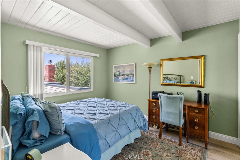 5 Canal Circle Newport Beach, CA 92663 - Photo 13 of 22 a bedroom with a bed and wooden floor