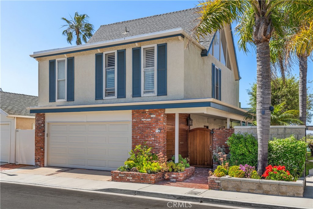 5 Canal Circle Newport Beach, CA 92663 - Photo 19 of 22 front view of a house