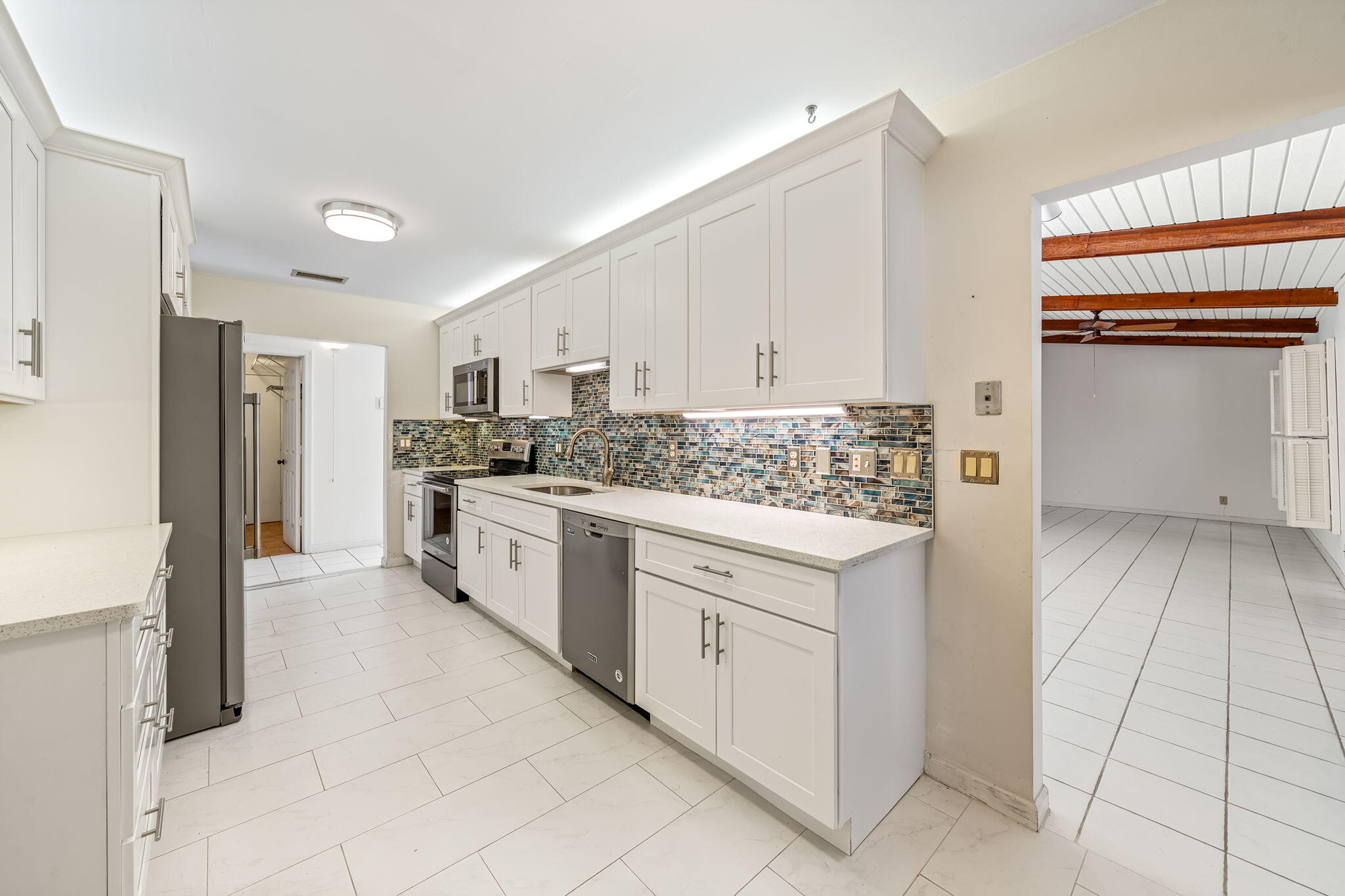 22002 Colony Drive Boca Raton, FL 33433 - Photo 11 of 36 10