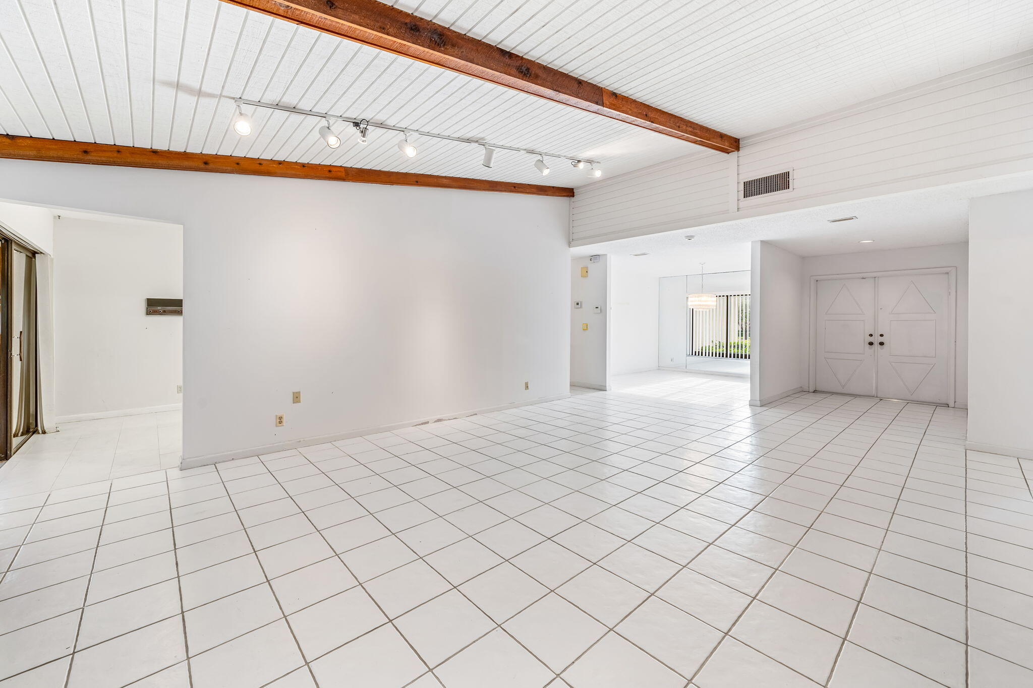 22002 Colony Drive Boca Raton, FL 33433 - Photo 16 of 36 15