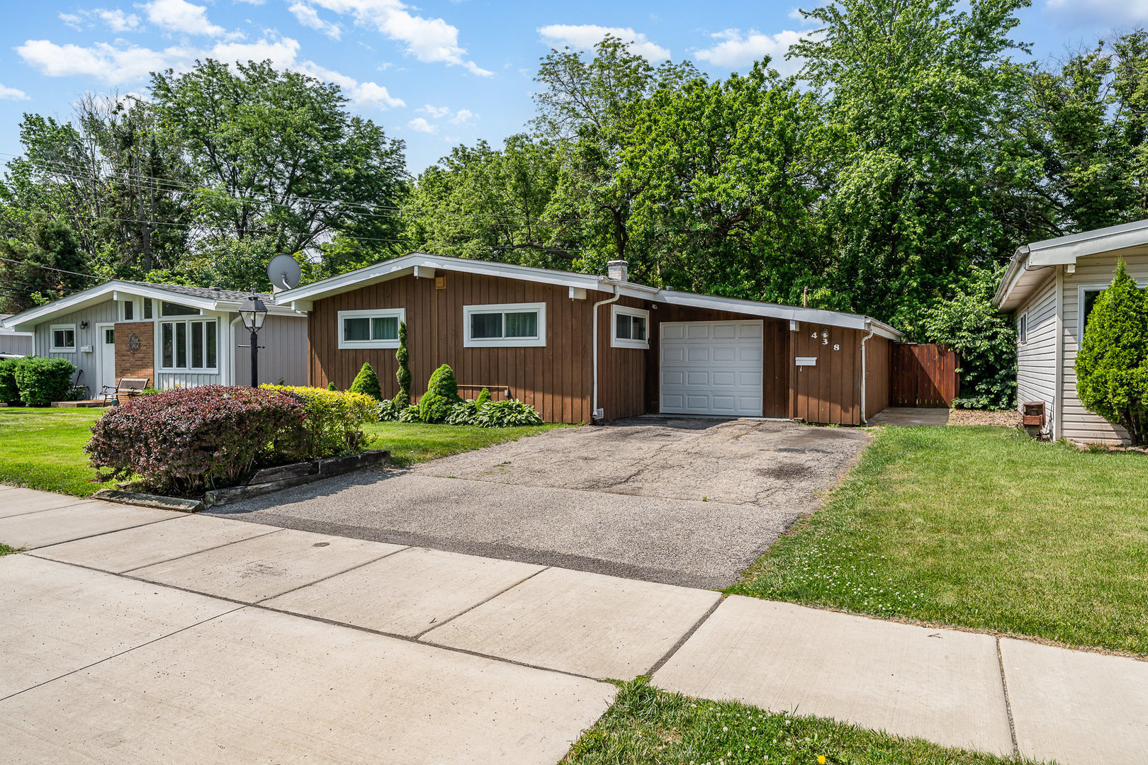 438 South Wolf Road Wheeling, IL 60090 - Photo 1 of 35 Gallery Image 1