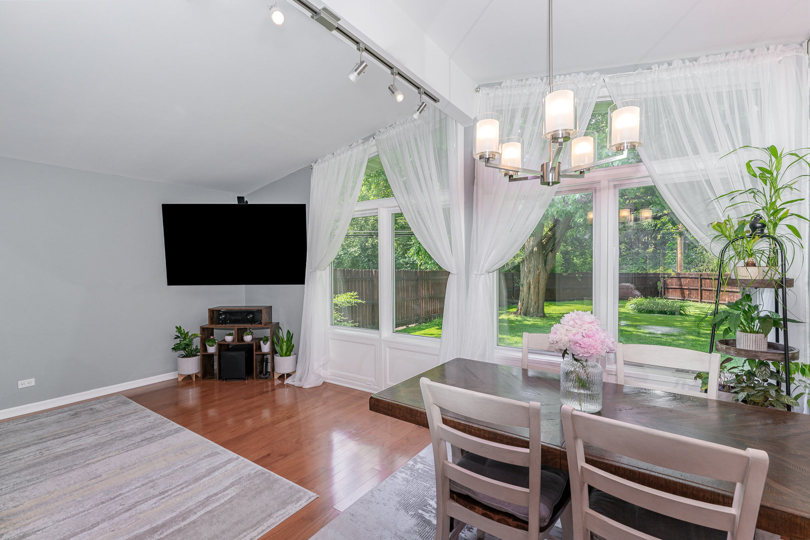 438 South Wolf Road Wheeling, IL 60090 - Photo 2 of 35 Gallery Image 2